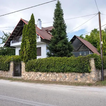 Luxury Traditional Villa Khiliodhendron Exterior photo