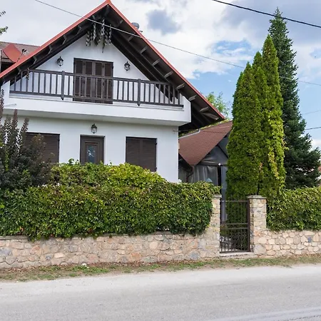 Luxury Traditional Villa Khiliodhendron Exterior photo
