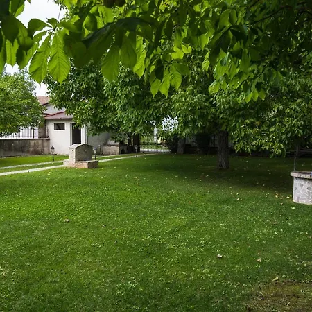 Luxury Traditional Villa Khiliodhendron Exterior photo