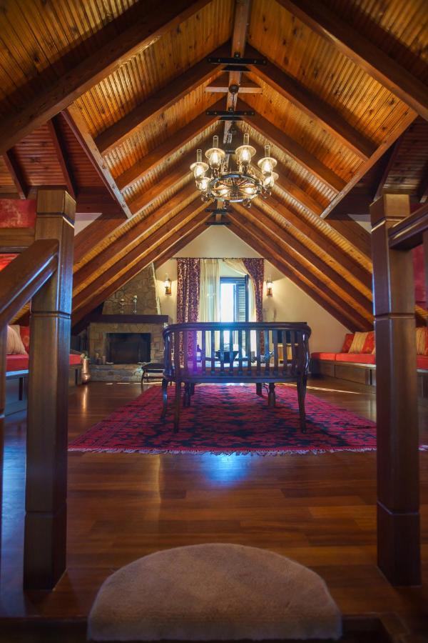 Villa Luxury Traditional Khiliodhendron