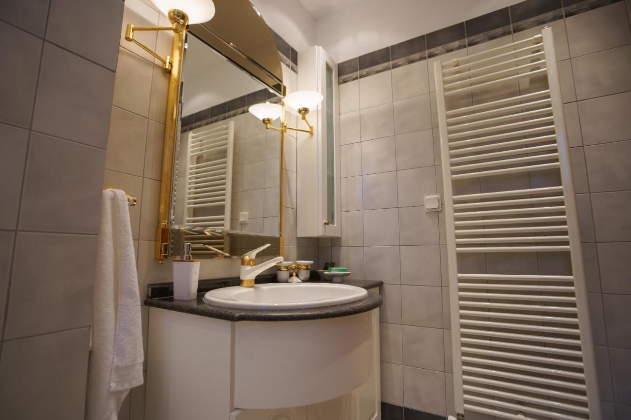 Luxury Traditional Villa Khiliodhendron