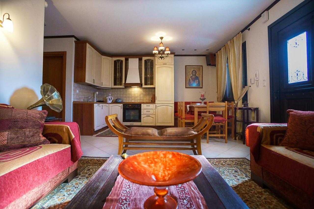 Luxury Traditional Villa Khiliodhendron