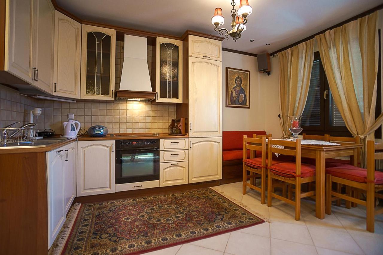 Villa Luxury Traditional Khiliodhendron